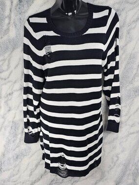 Torrid Nightfall 2 2X 18-20 Black White Striped Distressed Tunic Sweater Goth